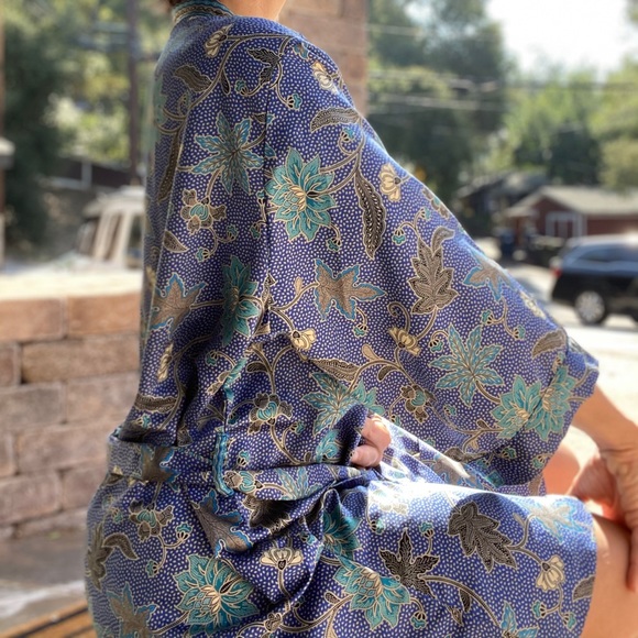 Blue Flower Balinese Robe - Picture 2 of 6